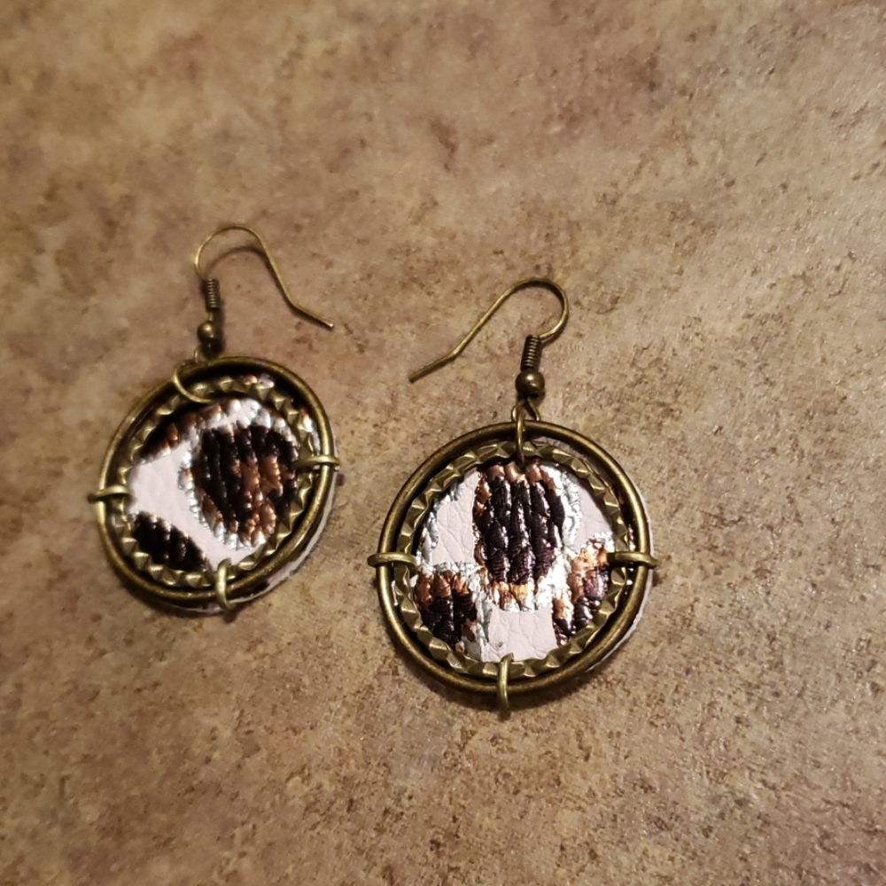 ‼SHINY ANIMAL PRINT EARRINGS WITH WHITE FANCY ‼‼‼‼